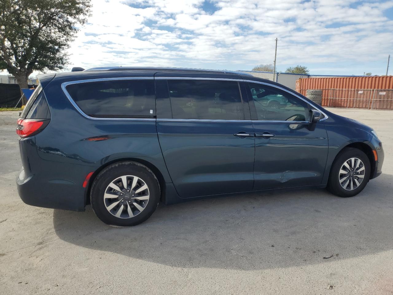 2021 Chrysler Pacifica - Image 3