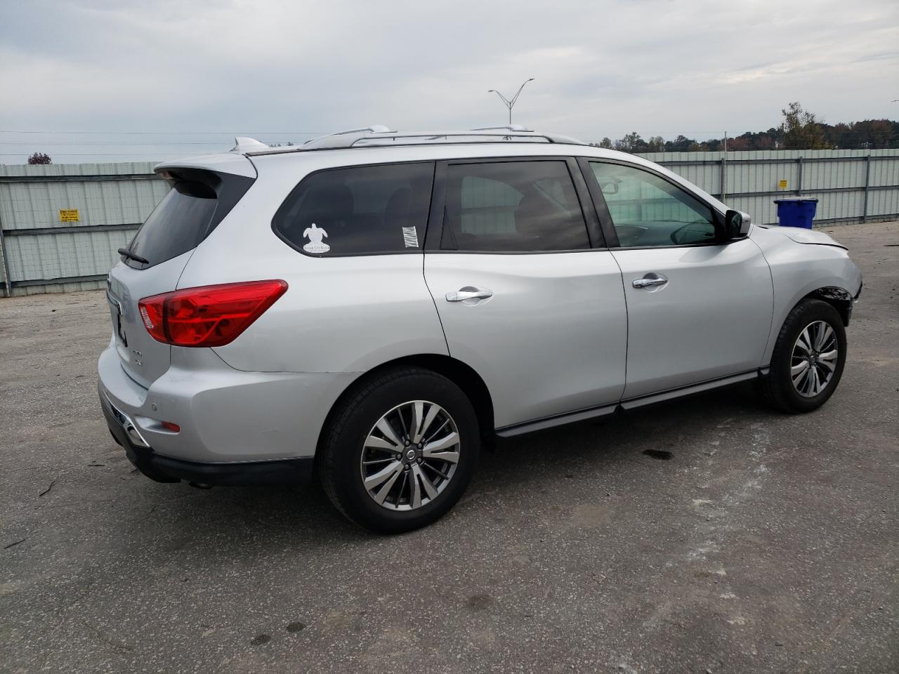 2019 Nissan Pathfinder - Image 3