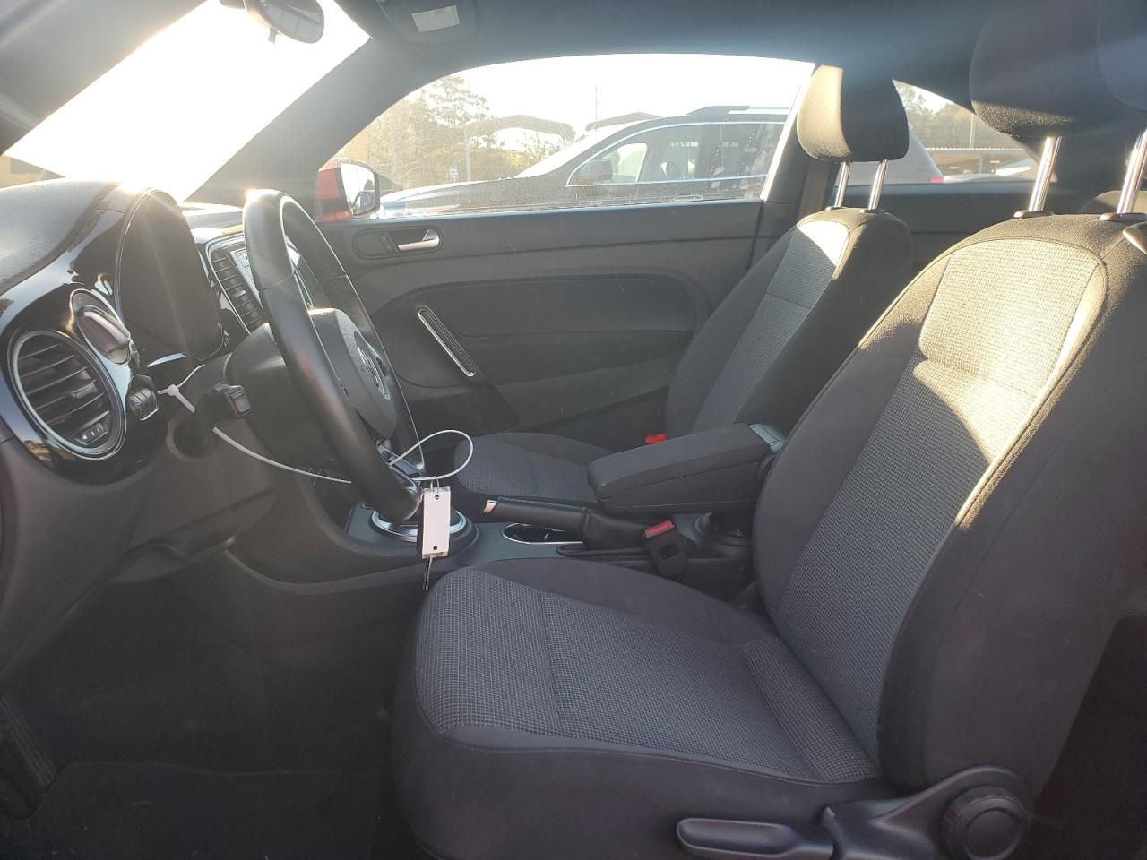 2019 Volkswagen Beetle - Image 7