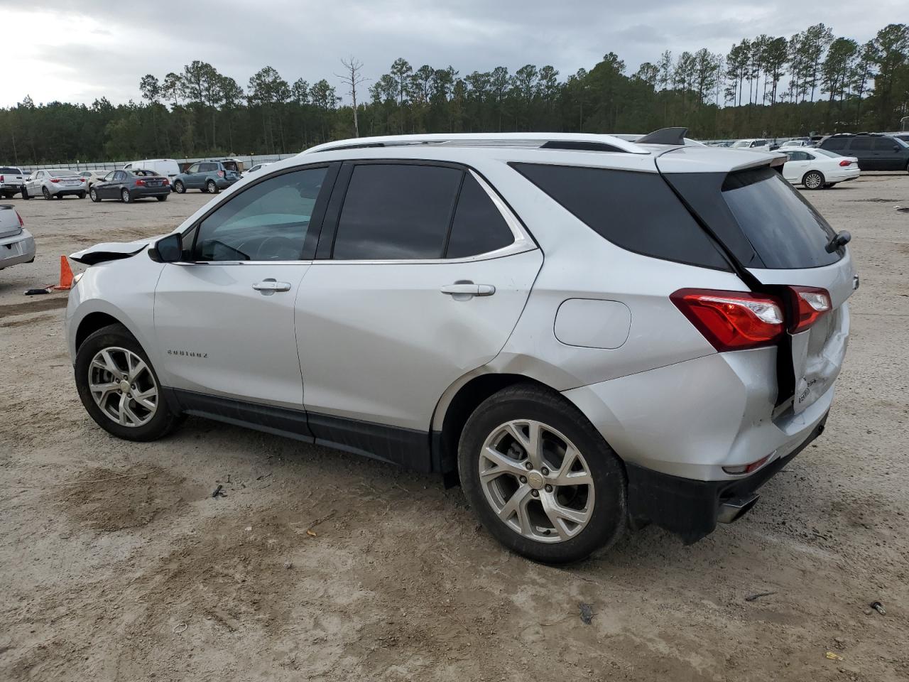 2020 Chevrolet Equinox - Image 2