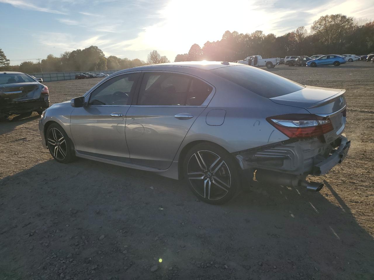 VIN 1HGCR3F93GA018136 2016 HONDA ACCORD no.2