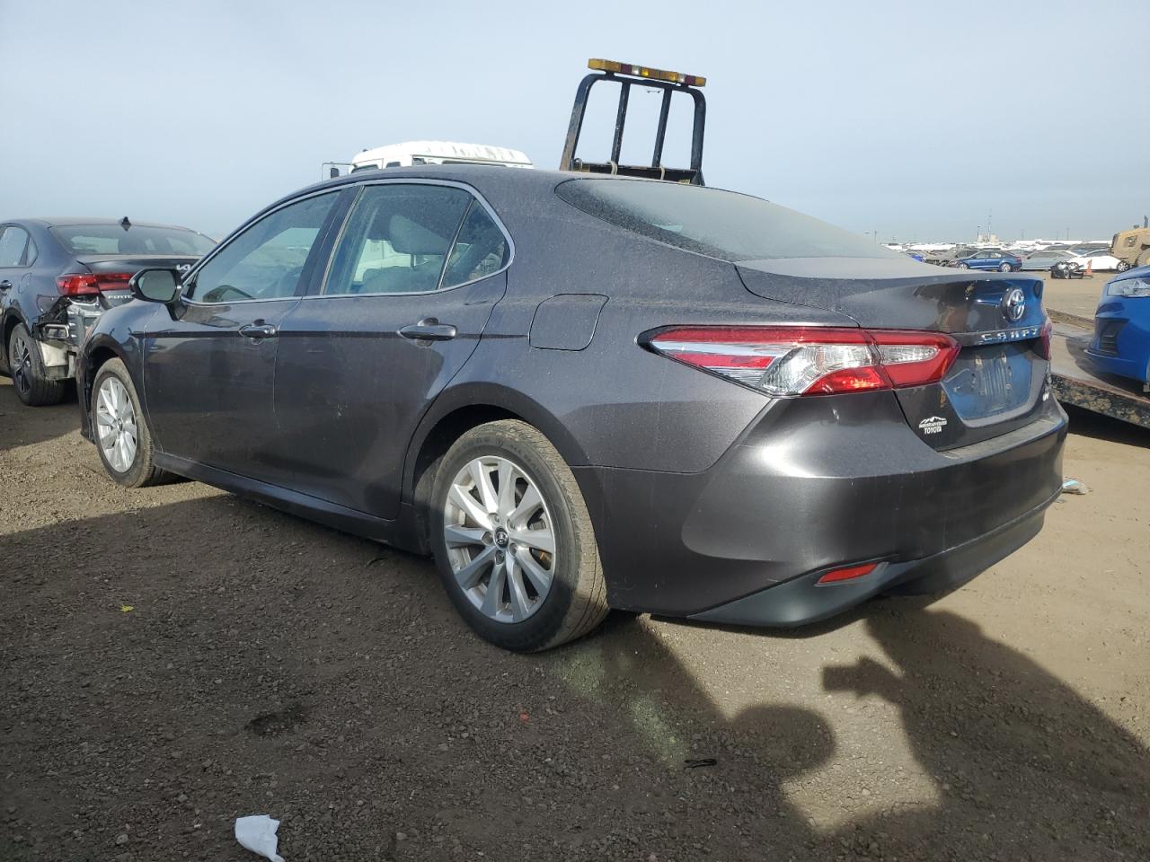 VIN 4T1B11HK0JU154358 2018 TOYOTA CAMRY no.2