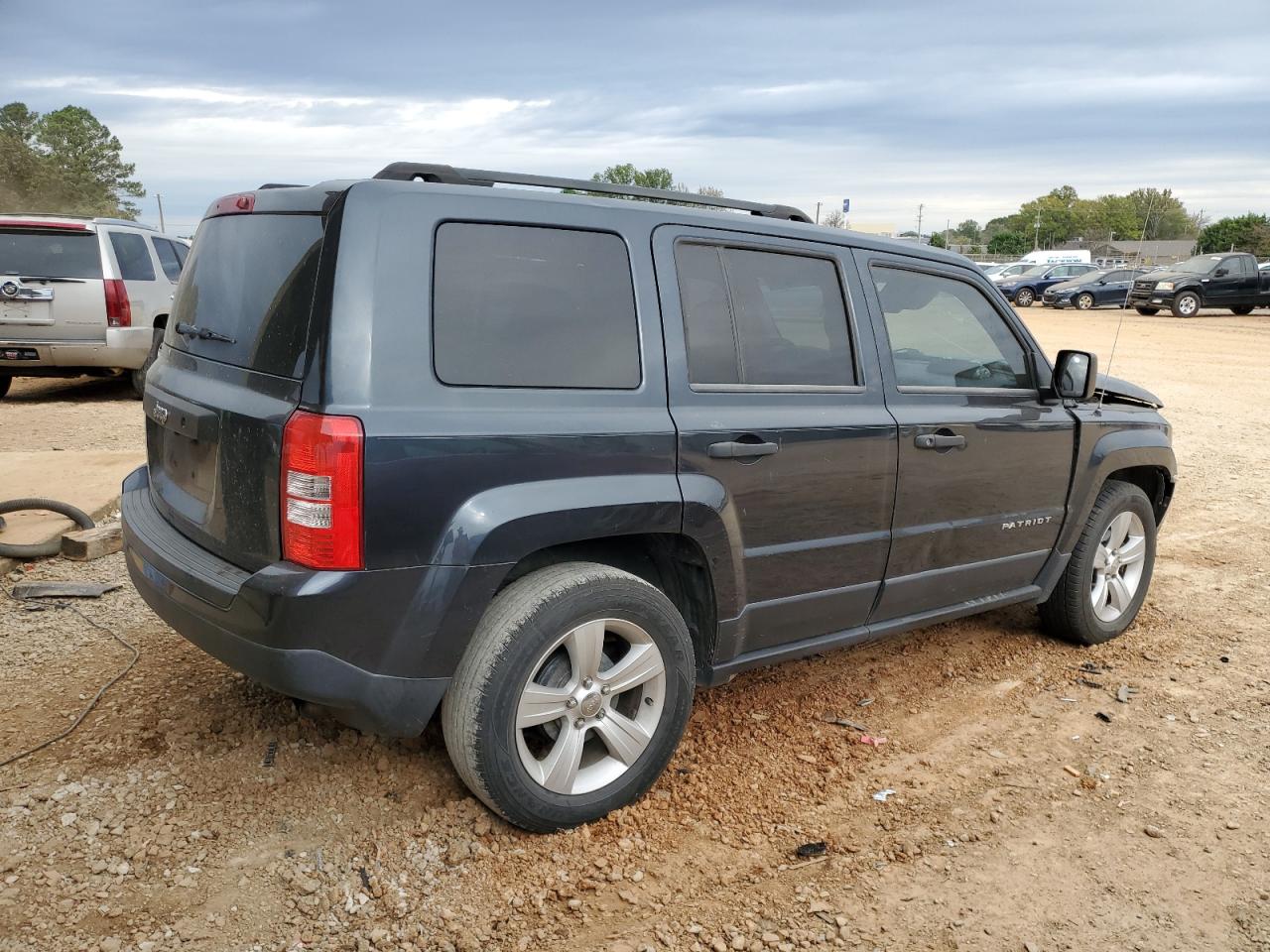 VIN 1C4NJPBB9ED632361 2014 JEEP PATRIOT no.3