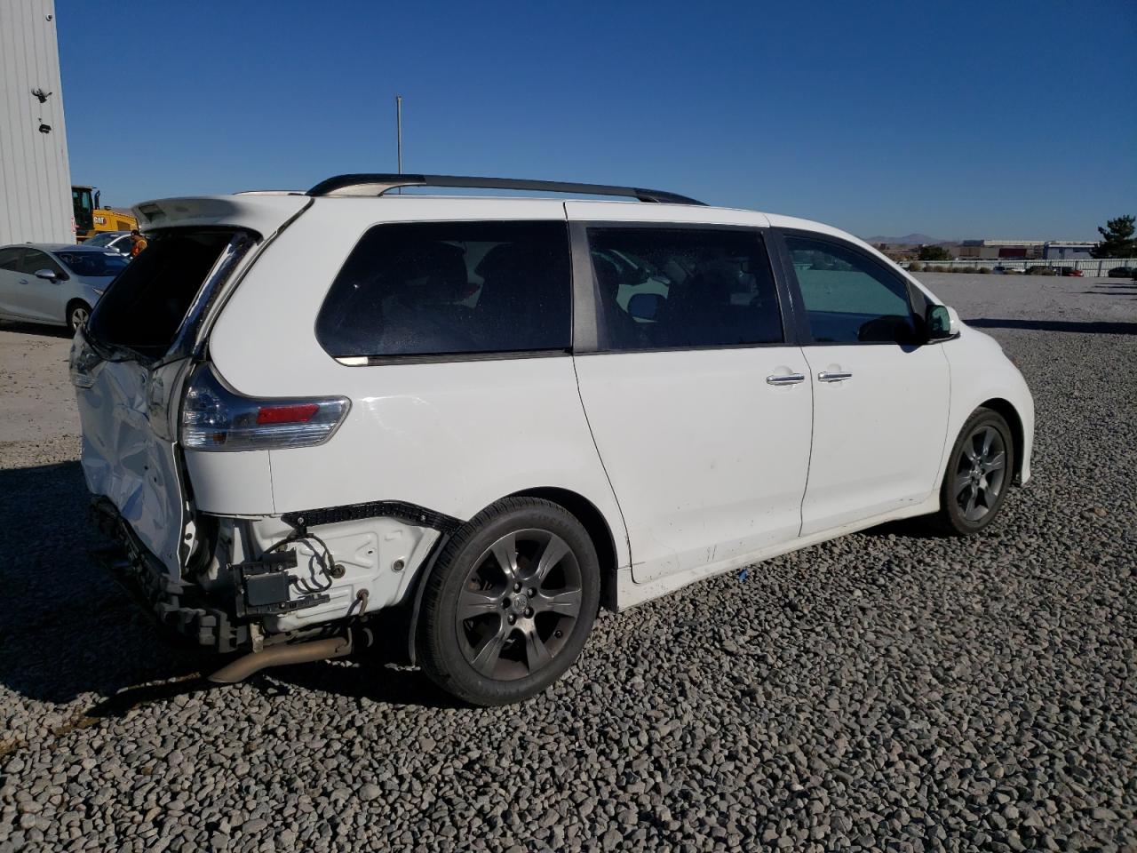 VIN 5TDXK3DC5GS734980 2016 TOYOTA SIENNA no.3