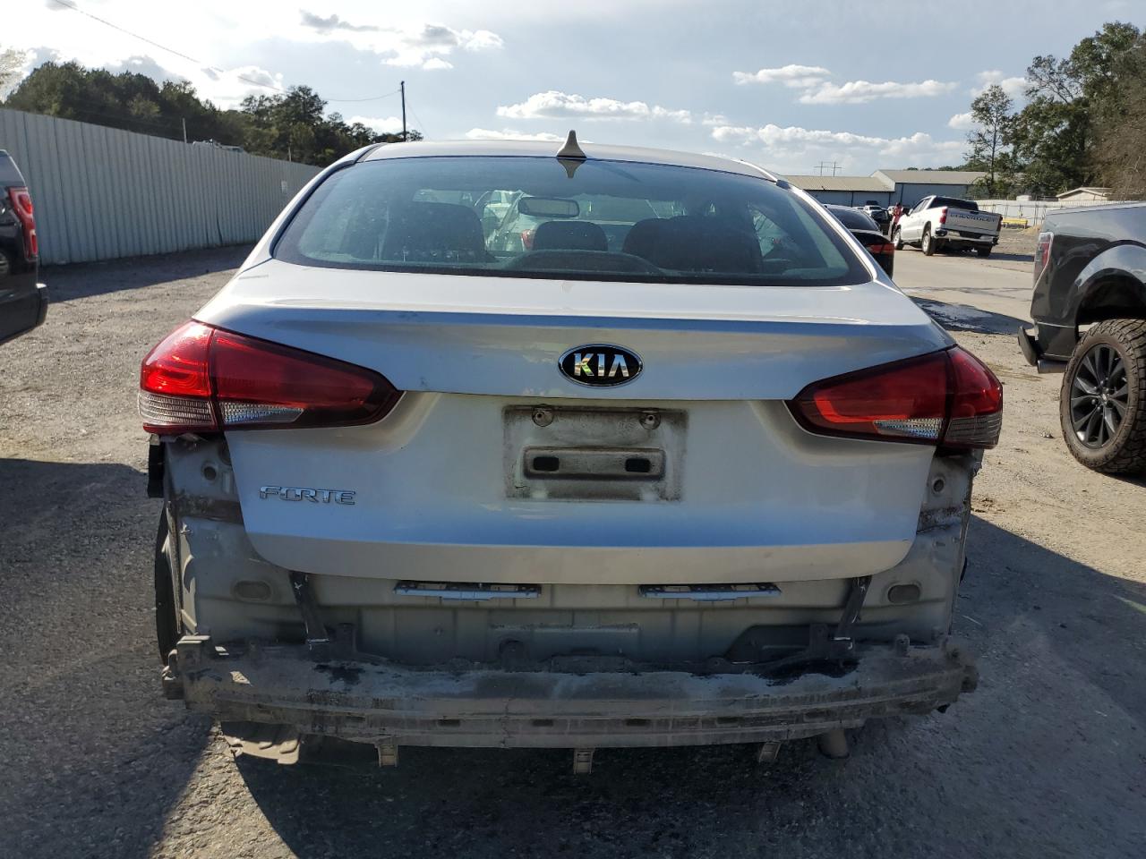 2017 Kia Forte - Image 6