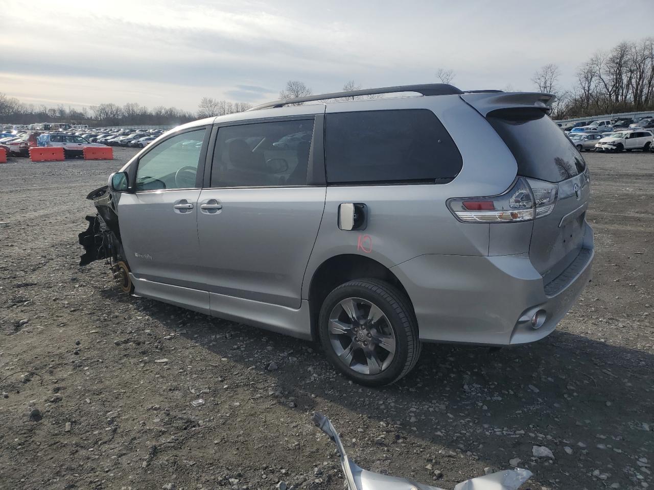 2011 Toyota Sienna - Image 2