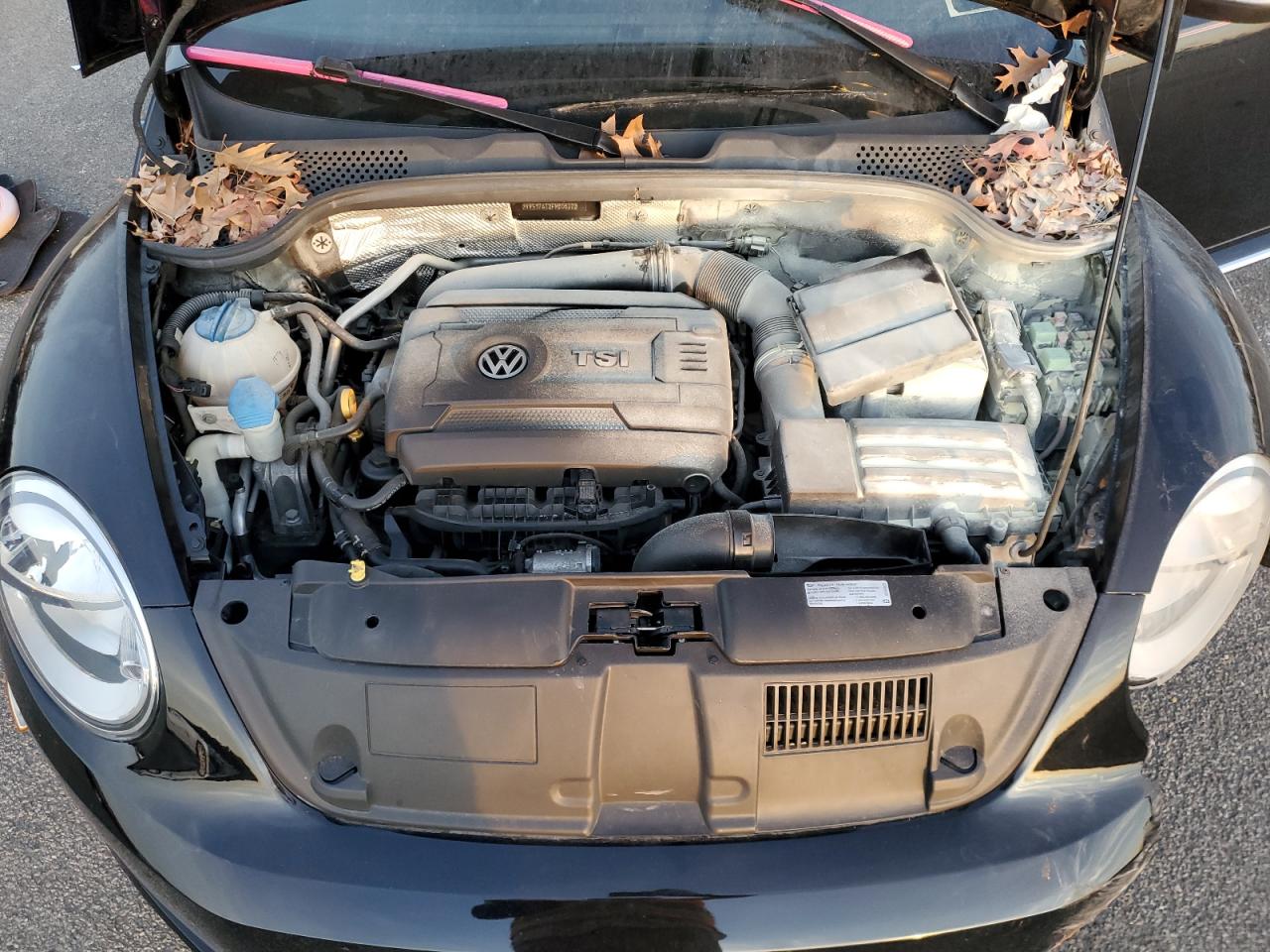 2015 Volkswagen Beetle - Image 12