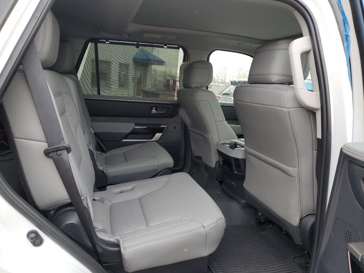 2024 Toyota Sequoia Sr5 VIN: 7SVAAABA4RX021568 Lot: 83077994