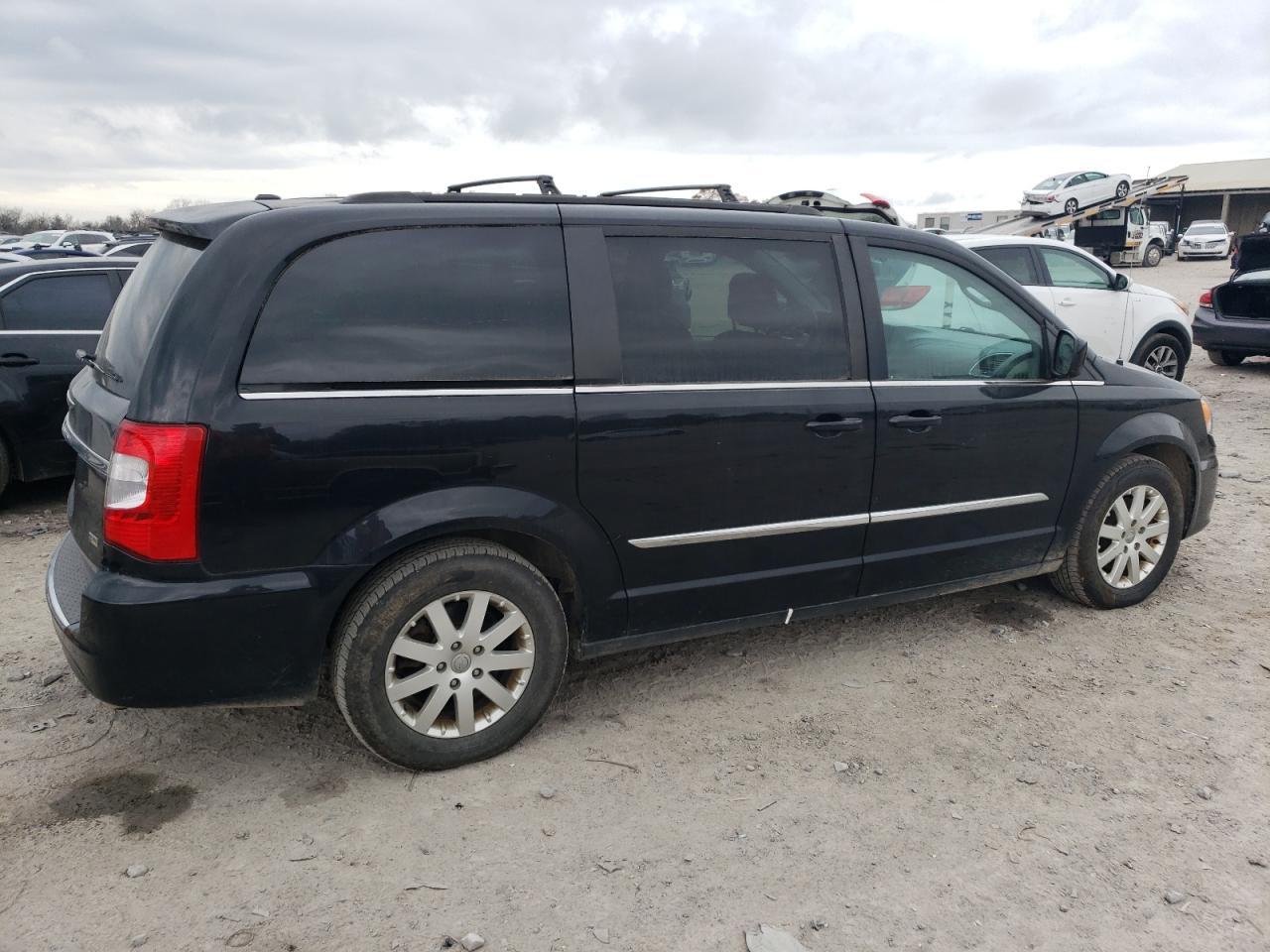 2016 Chrysler Town & Country - Image 3