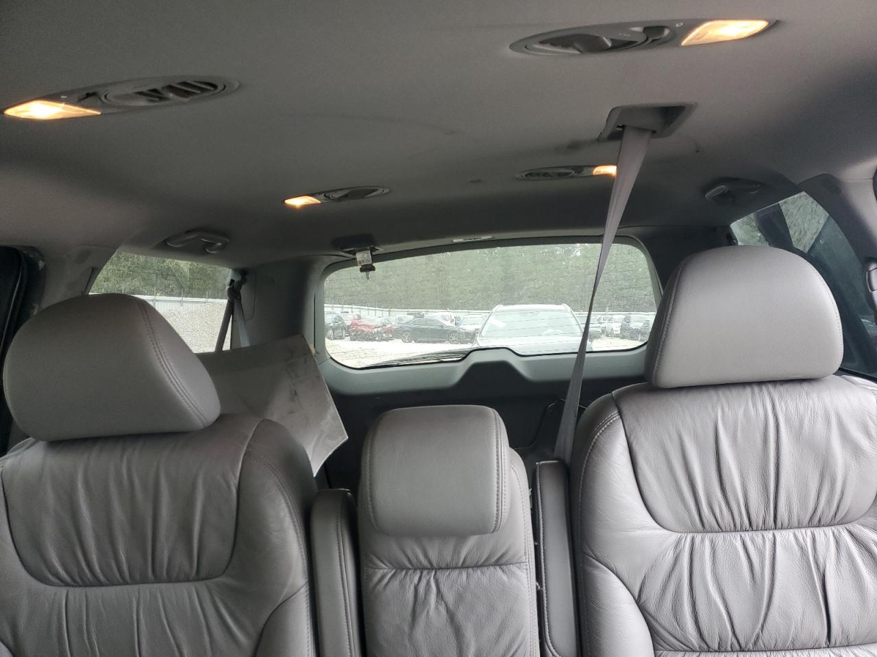 2008 Honda Odyssey - Image 10