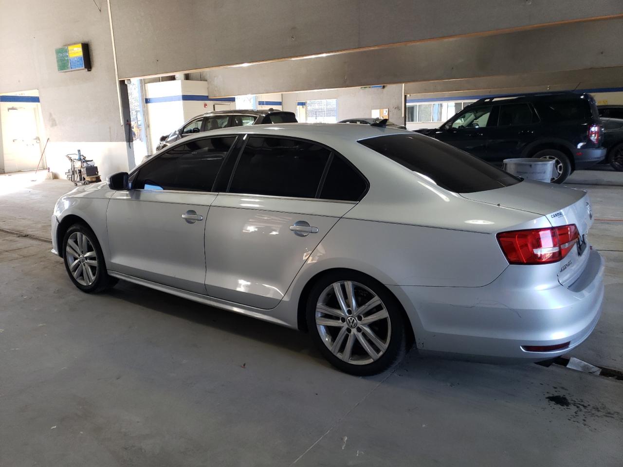 2015 Volkswagen Jetta - Image 2