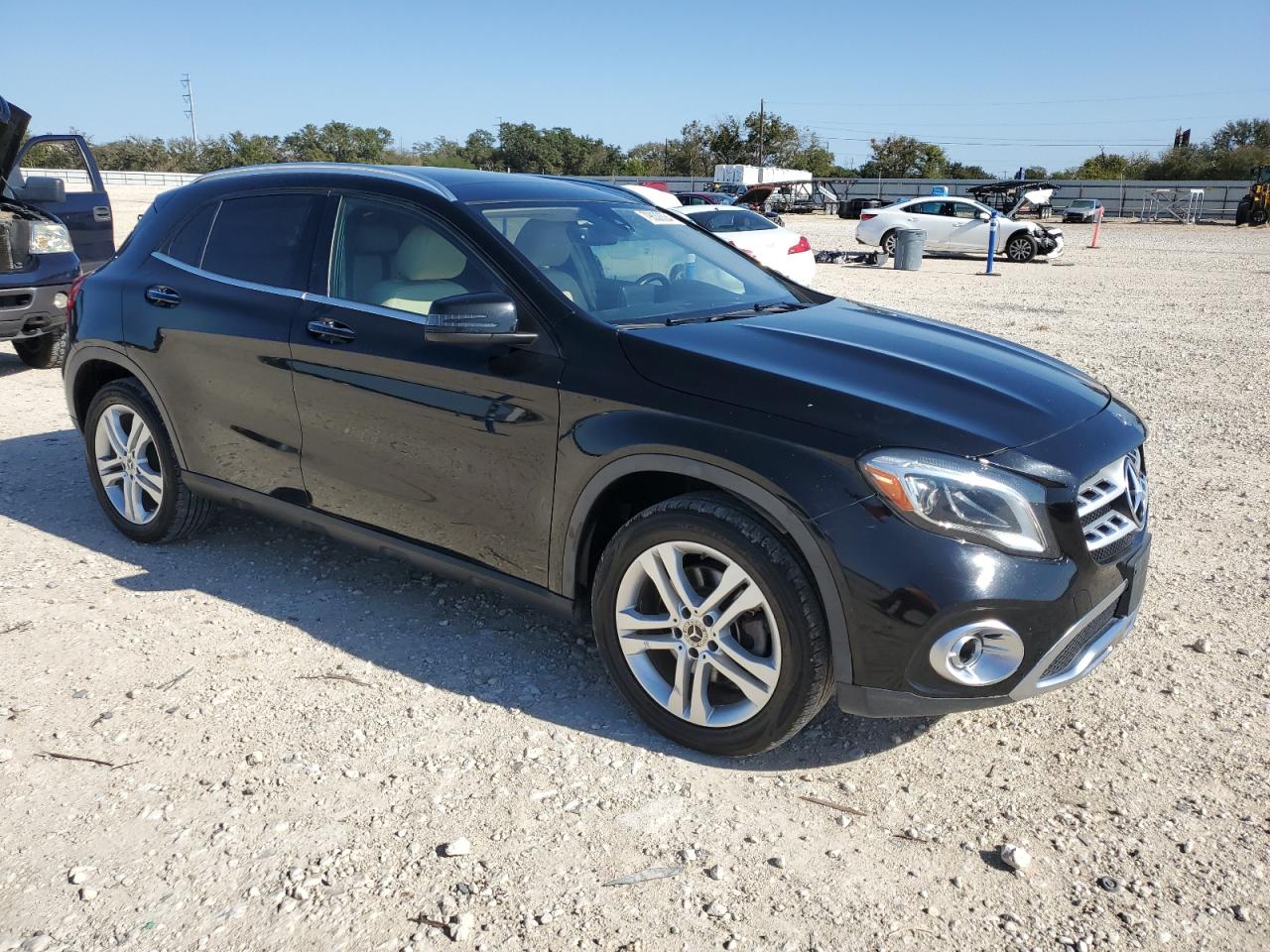 VIN WDCTG4EBXKJ553076 2019 MERCEDES-BENZ GLA-CLASS no.4