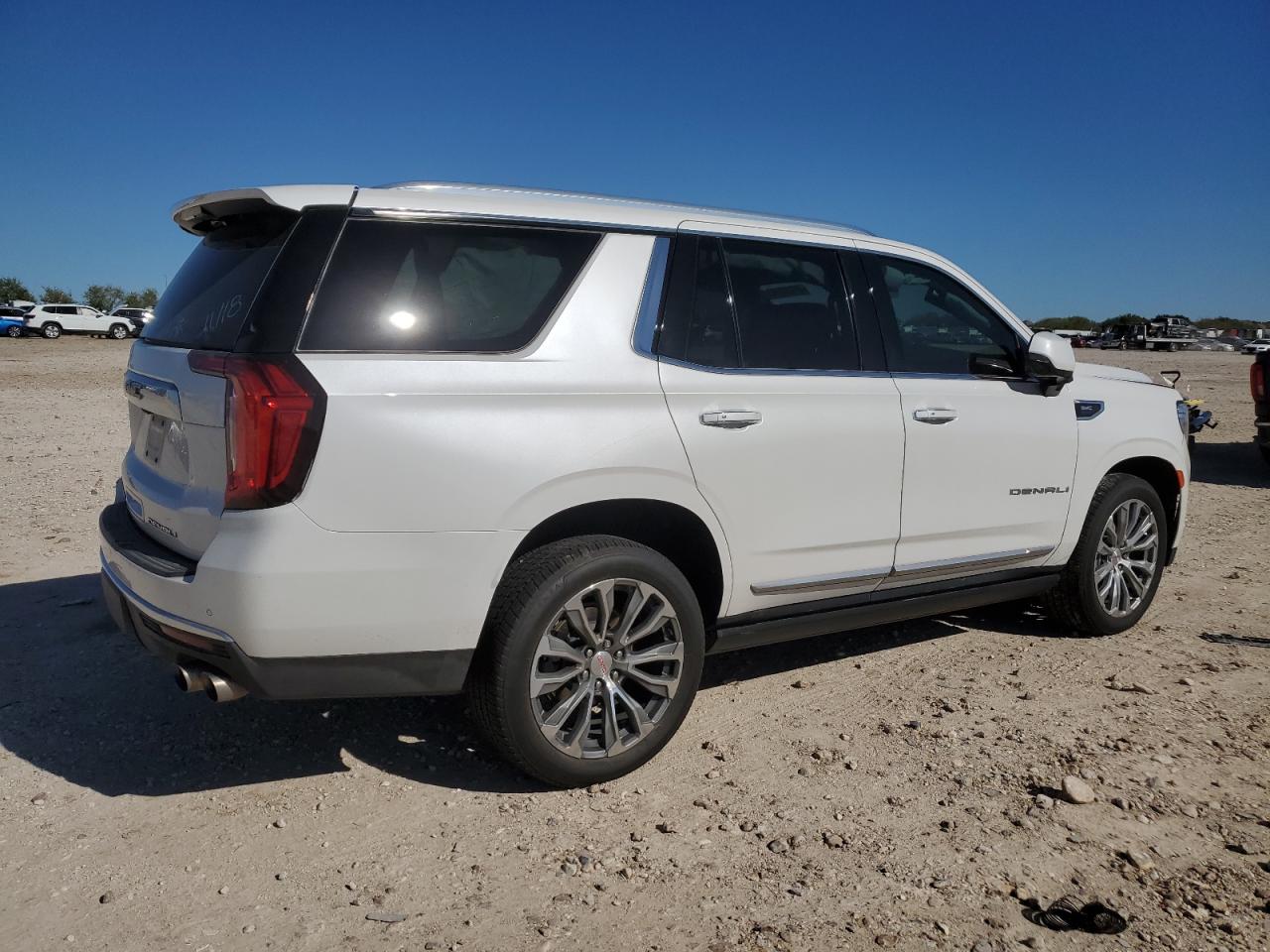2021 GMC Yukon - Image 3