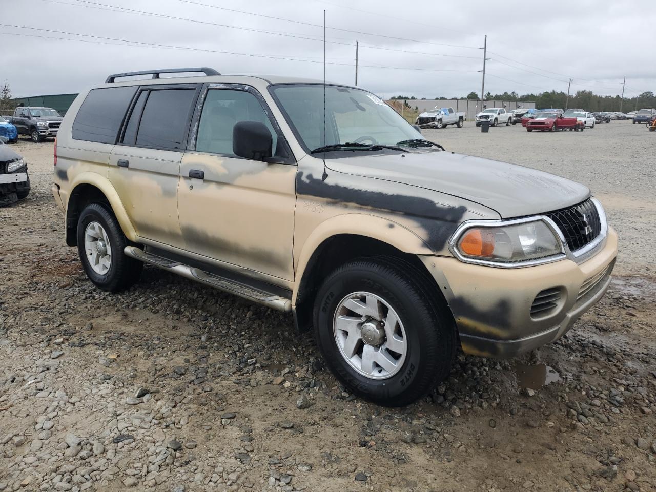 2002 Mitsubishi Montero - Image 4