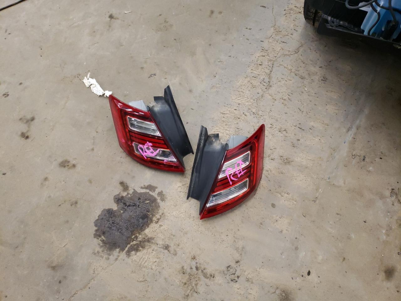 2014 Ford Taurus - Image 12