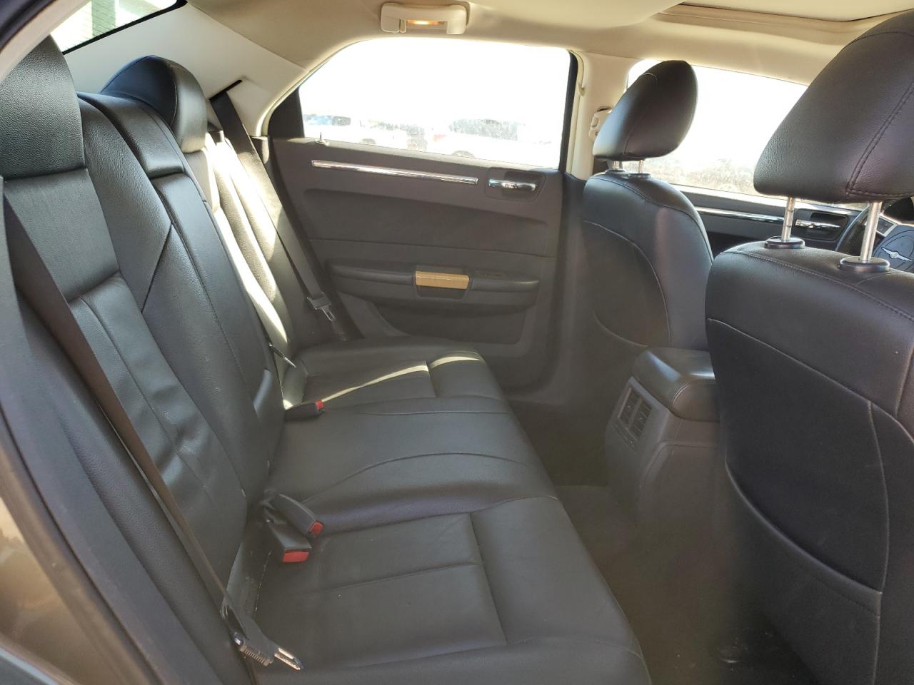 2008 Chrysler 300 - Image 11