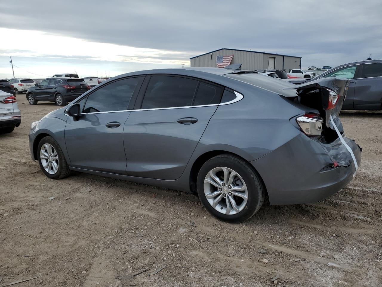 2019 Chevrolet Cruze - Image 2