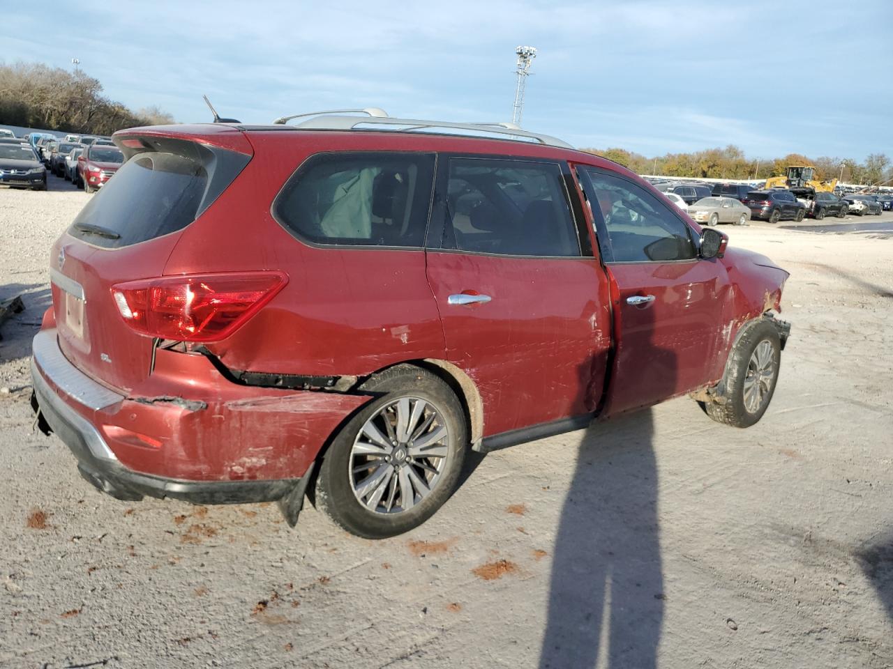 2017 Nissan Pathfinder - Image 3