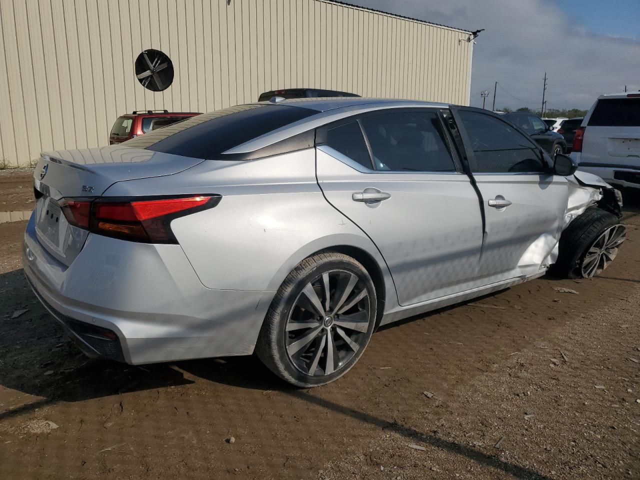 2021 Nissan Altima - Image 3