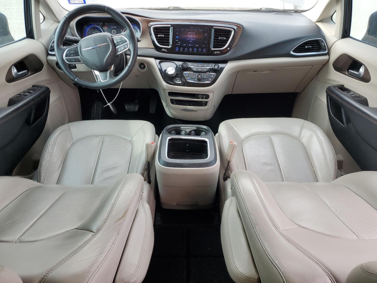 2017 Chrysler Pacifica - Image 8