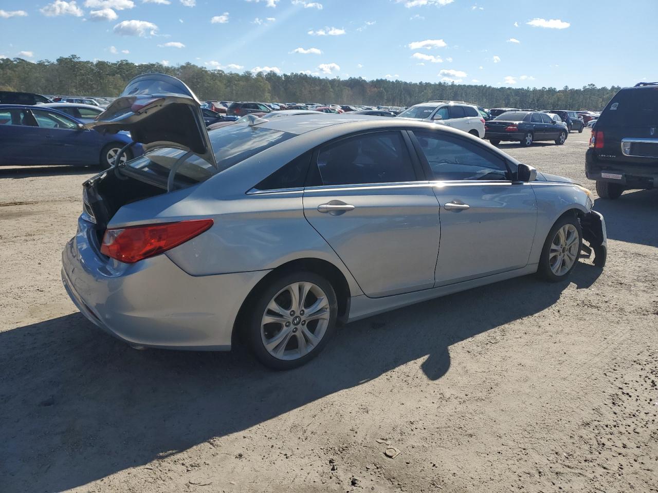 2011 Hyundai Sonata - Image 3