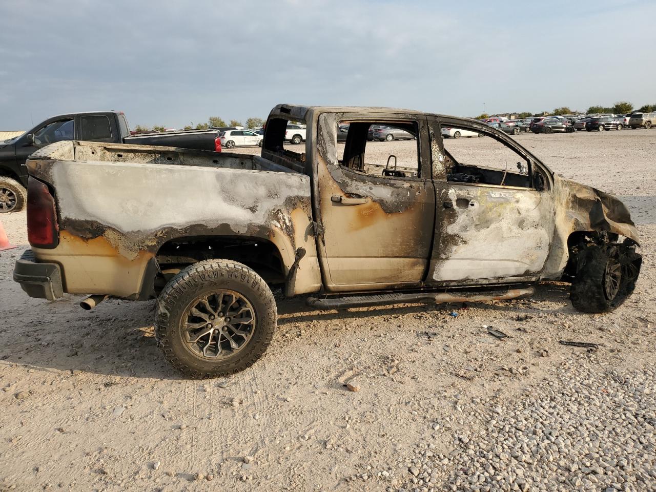 2022 Chevrolet Colorado - Image 3