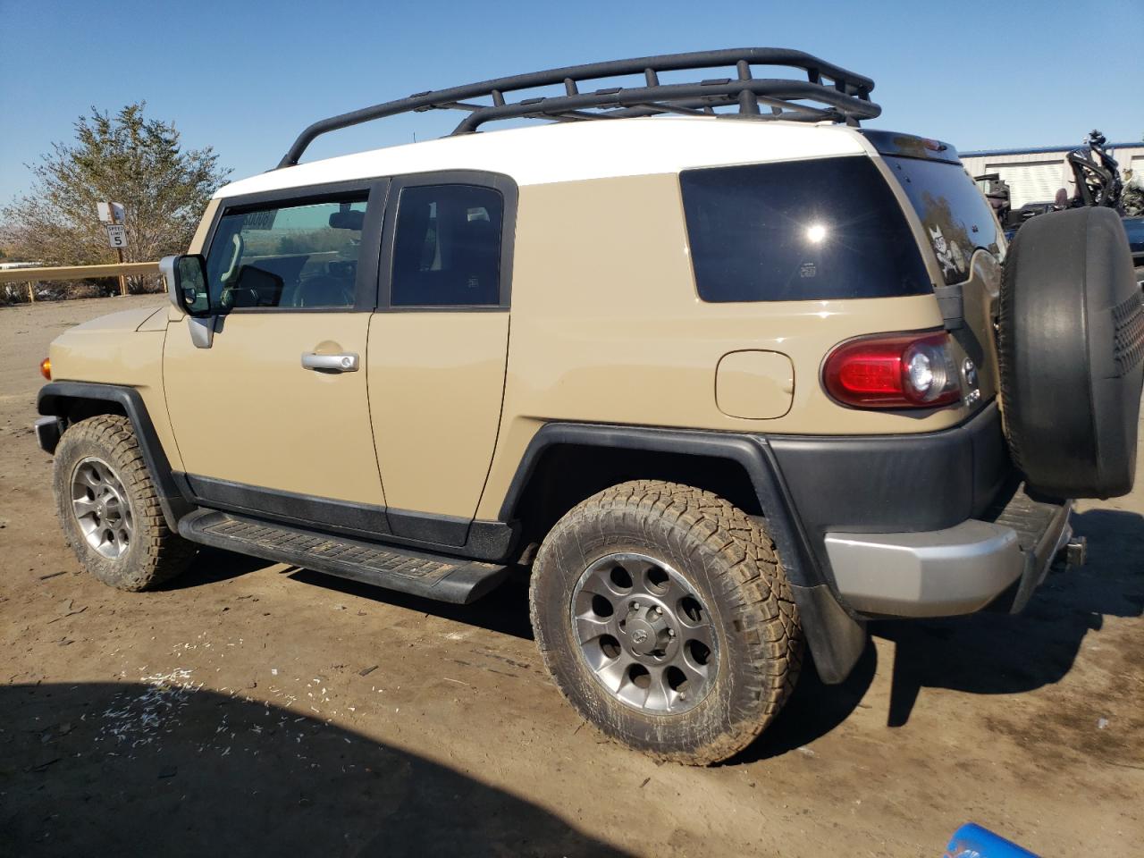 2012 Toyota FJ Cruiser - Image 2