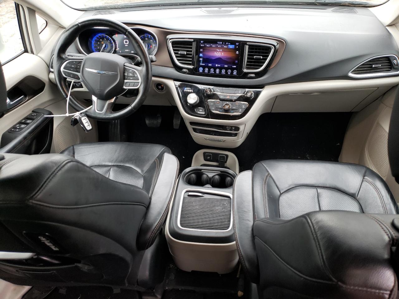 2017 Chrysler Pacifica - Image 8