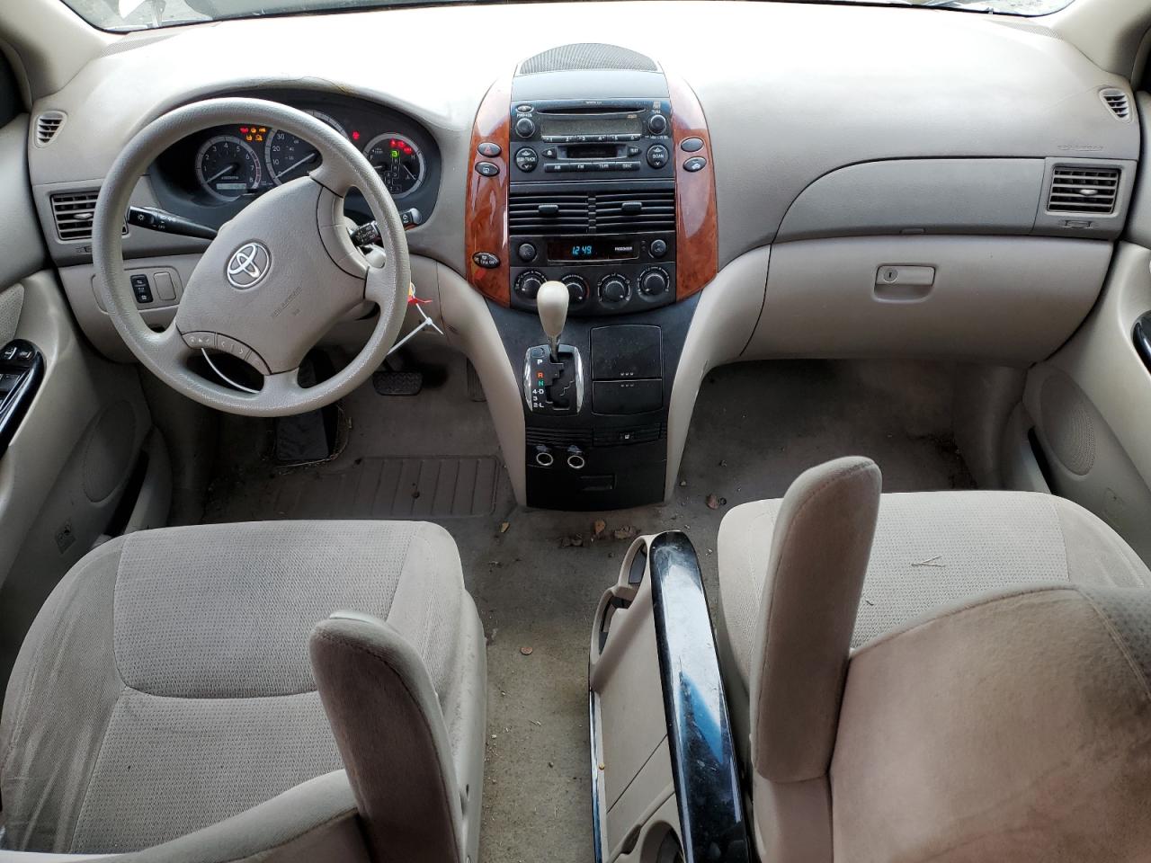 2004 Toyota Sienna - Image 8