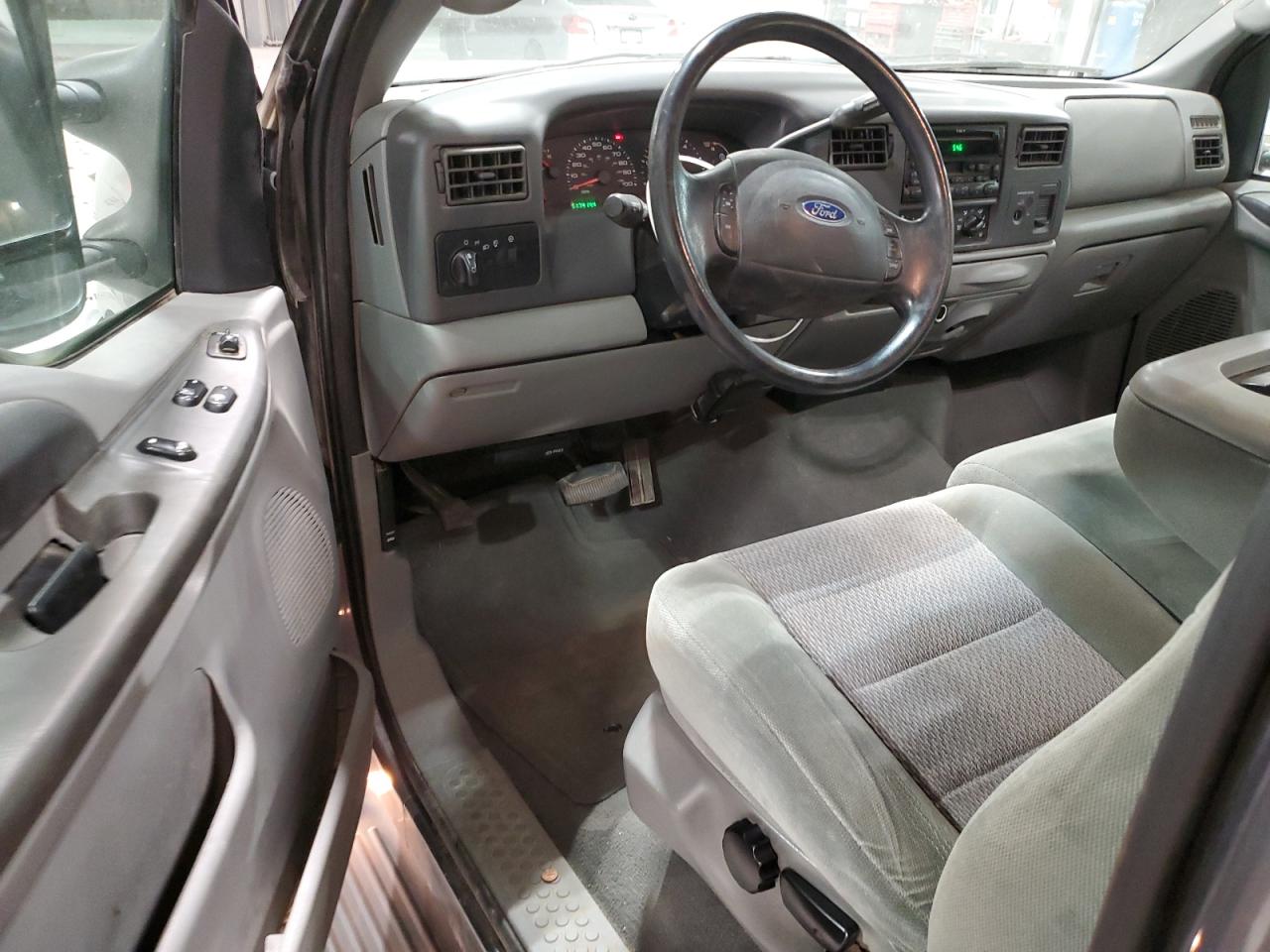 2003 Ford F250 - Image 8