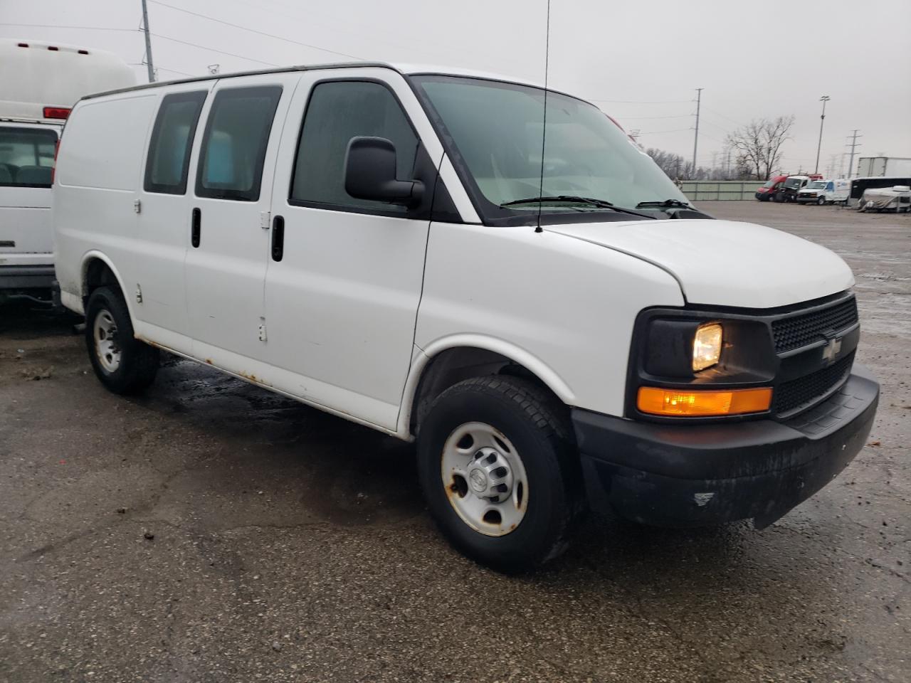 2009 Chevrolet Express - Image 4