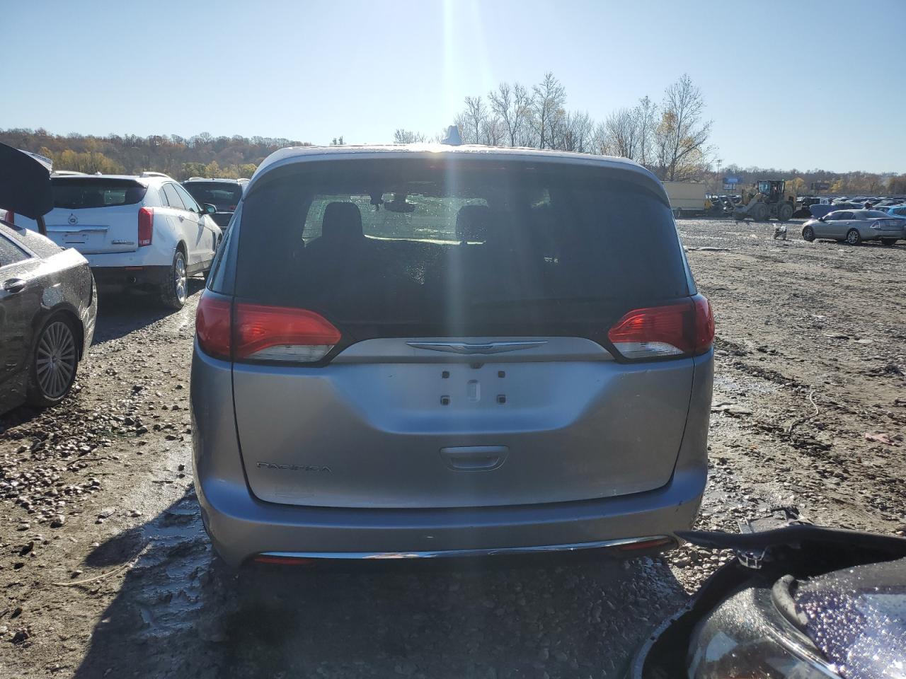 2017 Chrysler Pacifica - Image 6