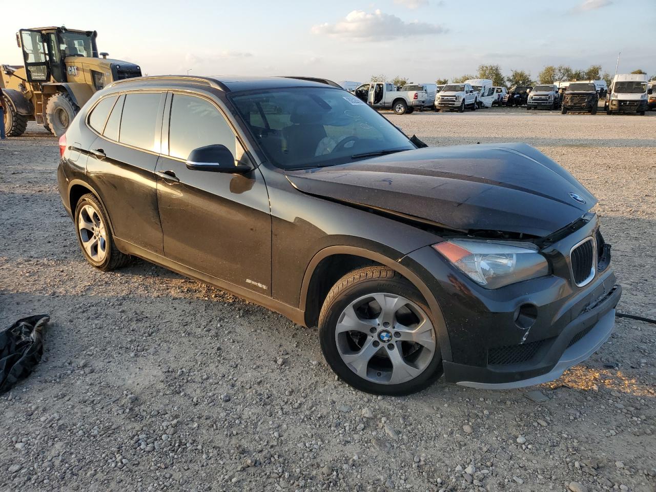 VIN WBAVM1C5XFV319440 2015 BMW X1 no.4