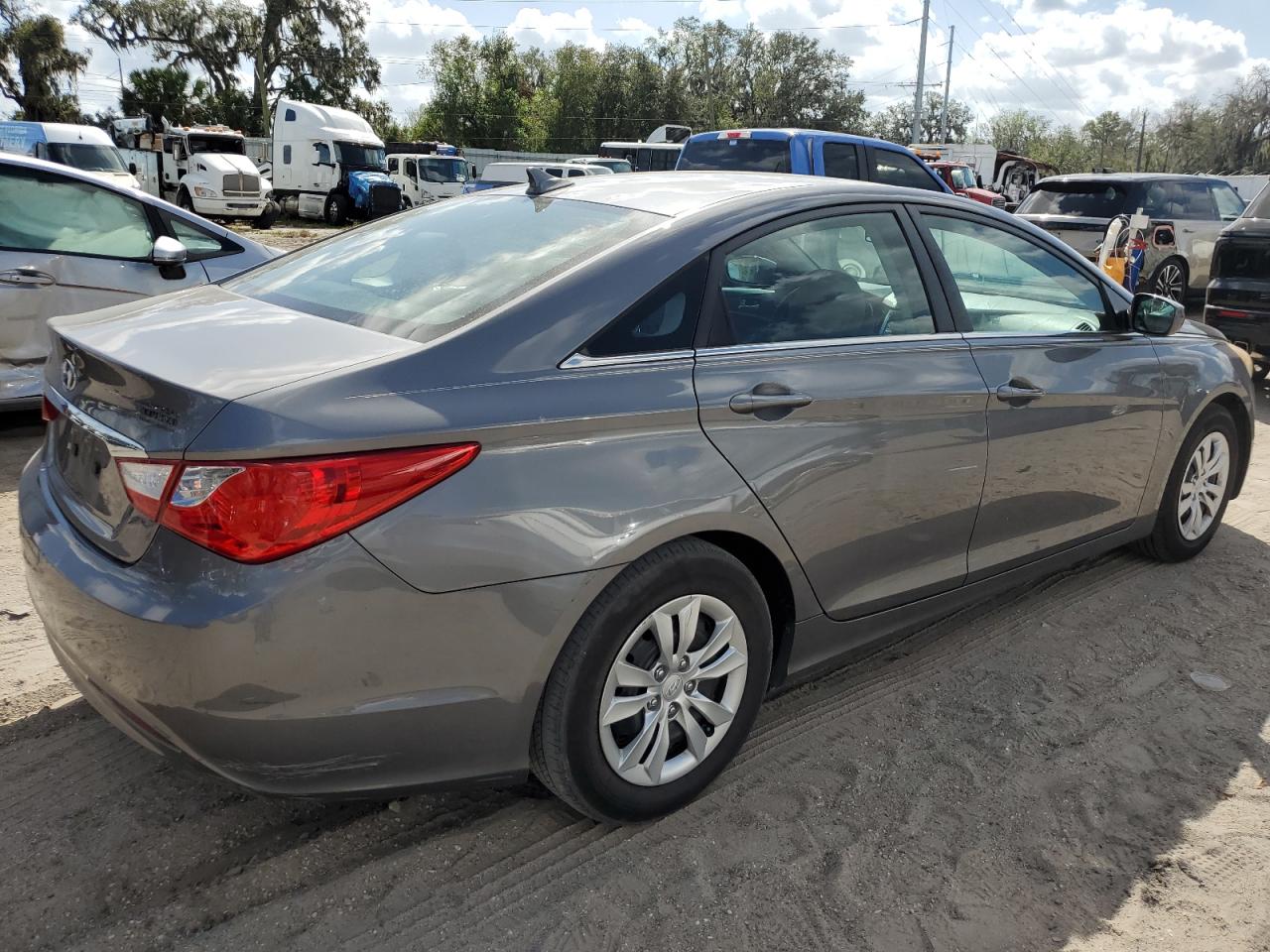 2011 Hyundai Sonata - Image 3