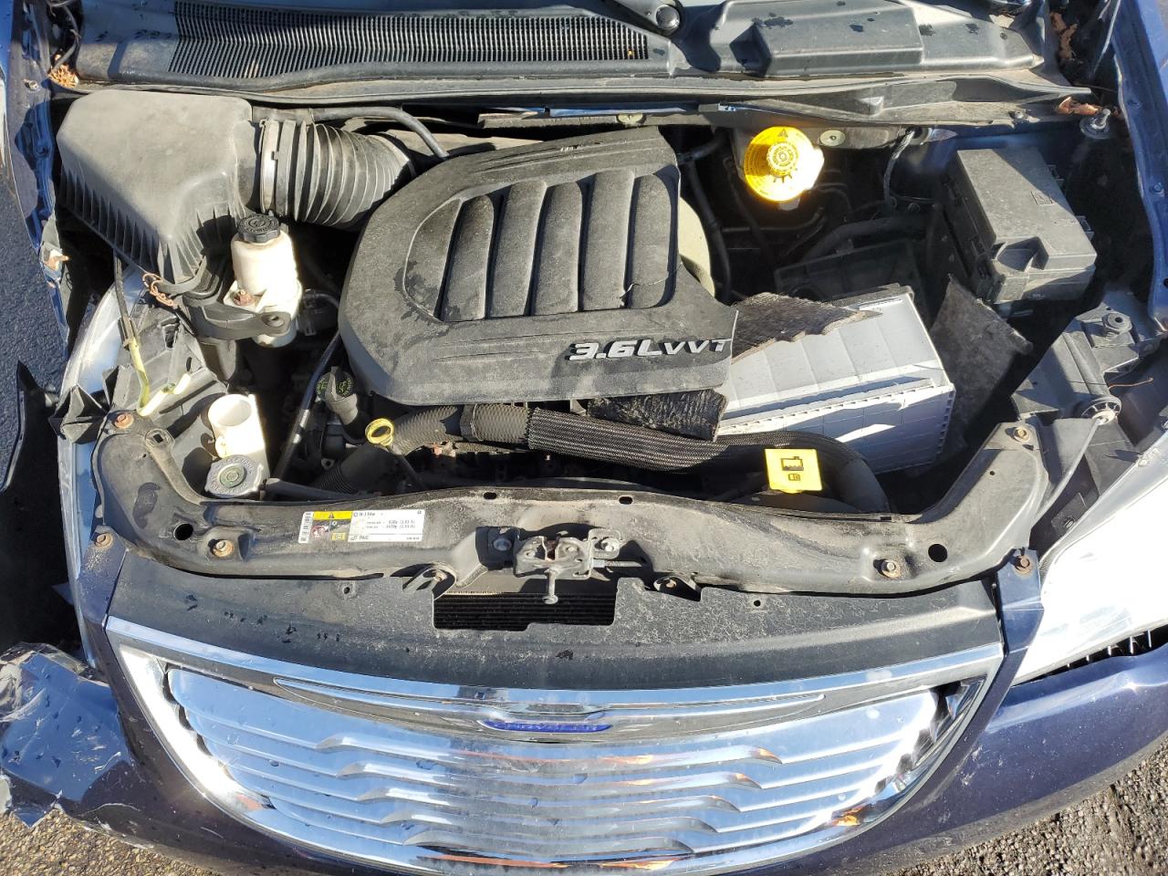 2014 Chrysler Town & Country - Image 12