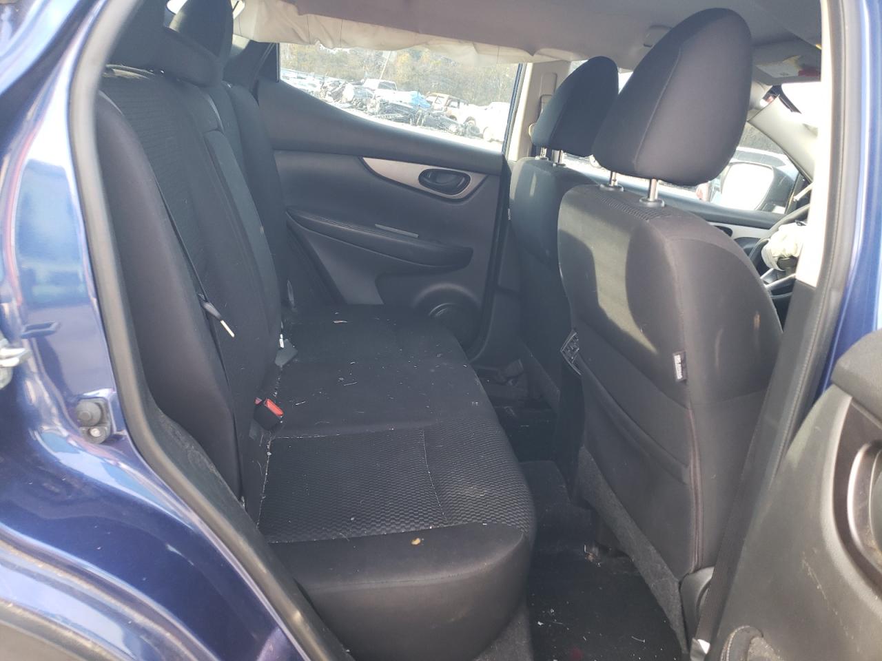 2018 Nissan Rogue - Image 12