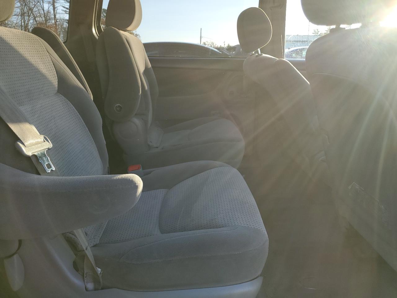 2007 Toyota Sienna - Image 11