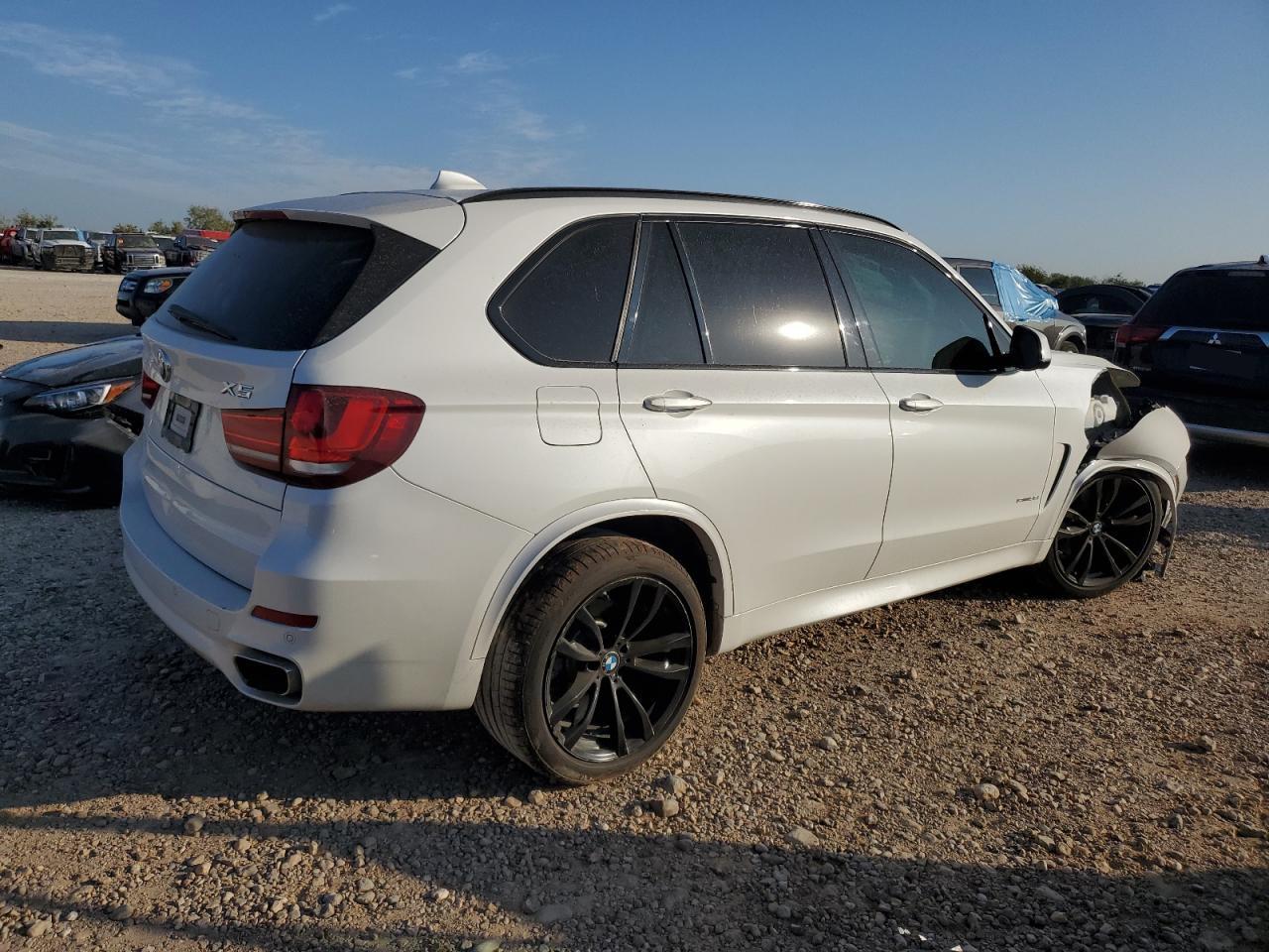 VIN 5UXKR2C54J0Z14611 2018 BMW X5 no.3