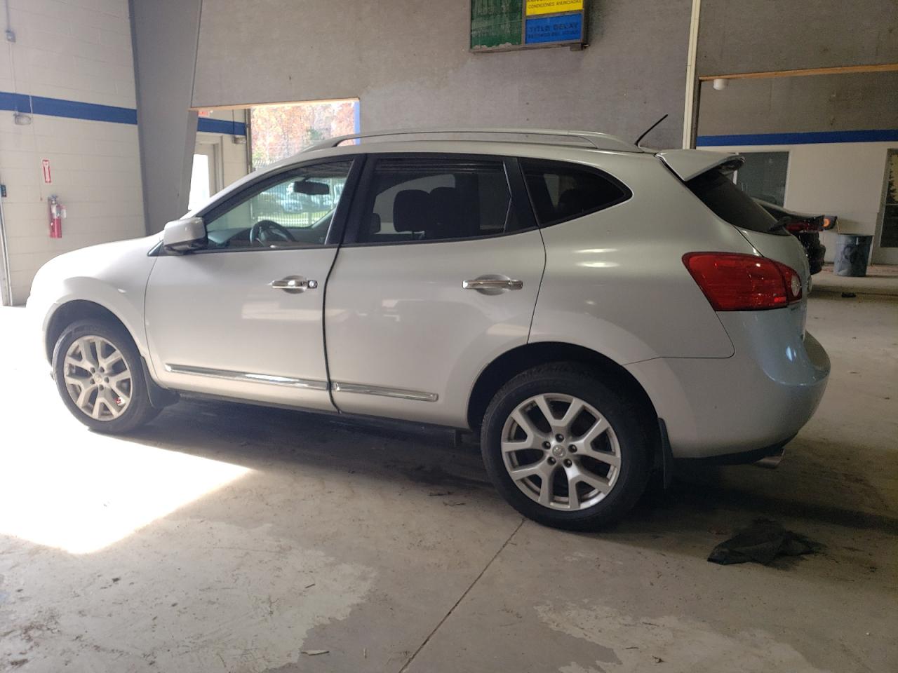 2012 Nissan Rogue - Image 2
