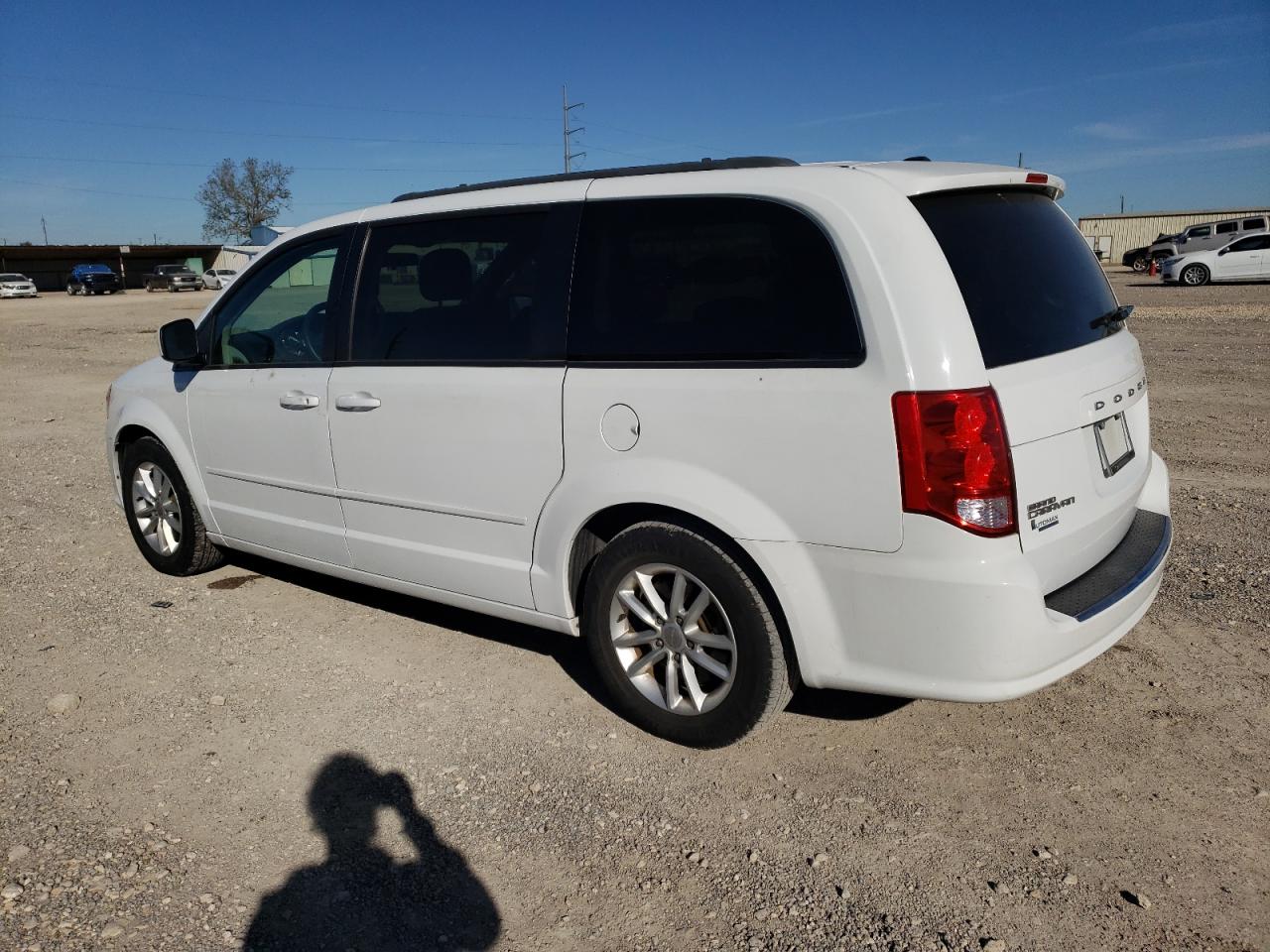 2016 Dodge Caravan - Image 2