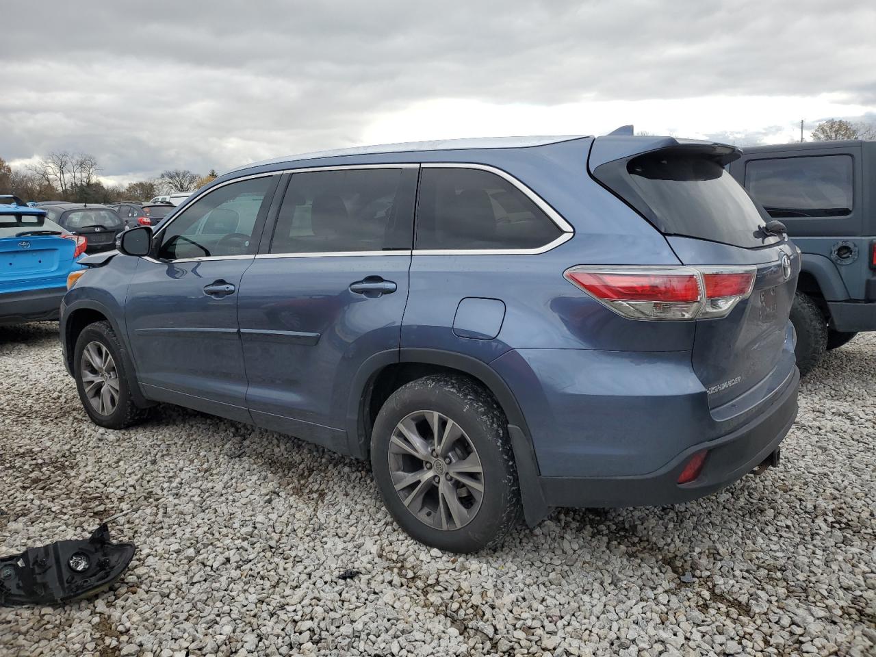 2015 Toyota Highlander - Image 2