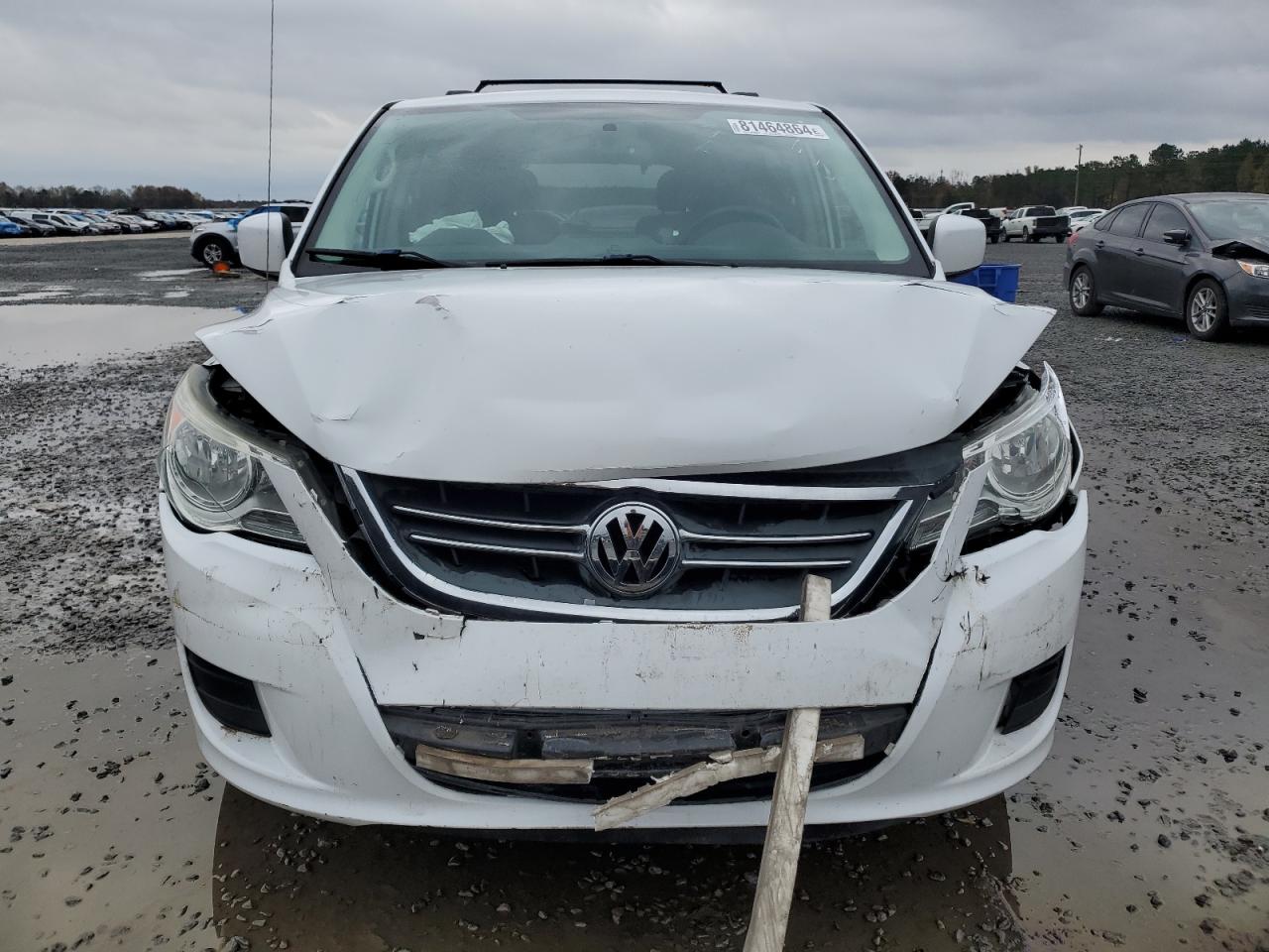 2014 Volkswagen Routan - Image 5