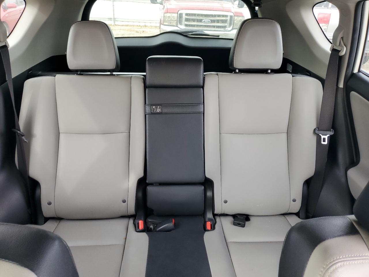 2018 Toyota RAV 4 - Image 10