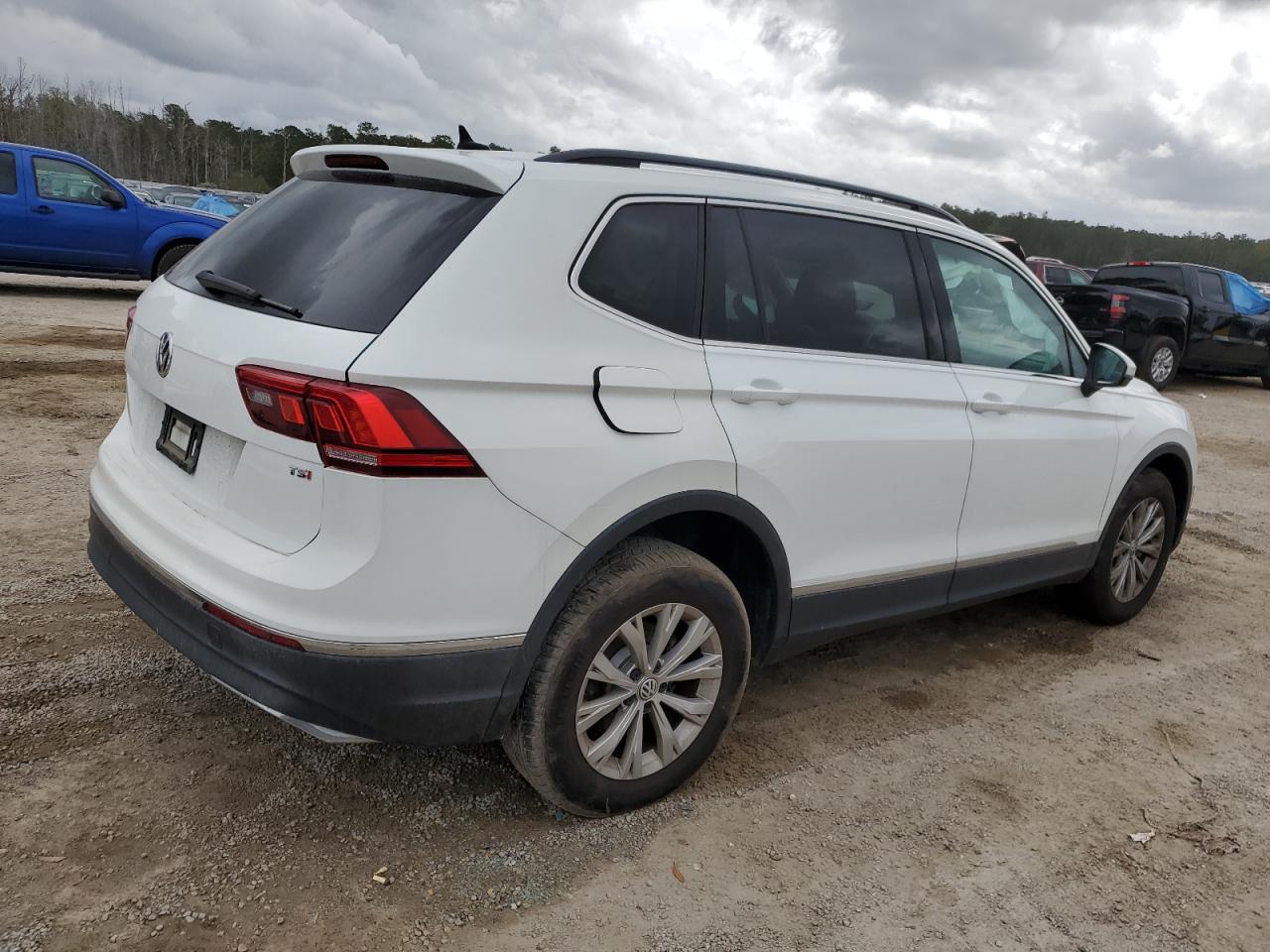 2018 Volkswagen Tiguan - Image 3