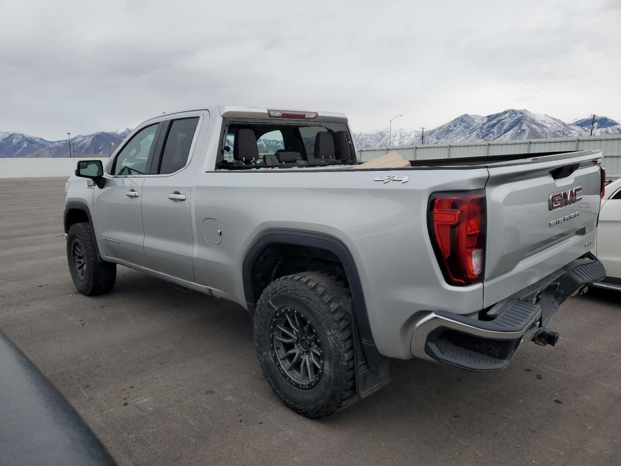 VIN 1GTR9BED9KZ302468 2019 GMC SIERRA no.2