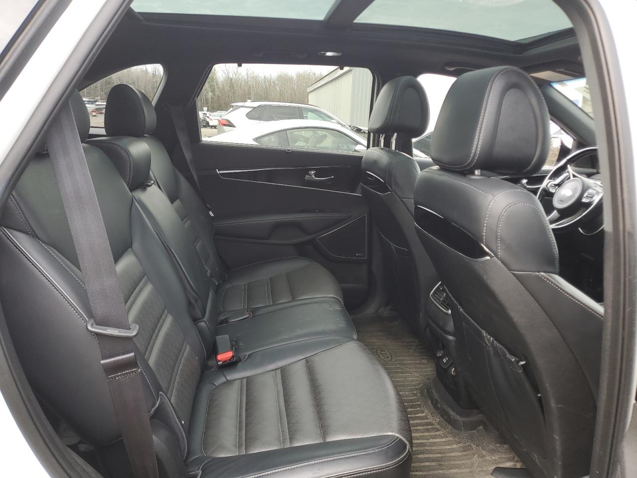 2016 Kia Sorento - Image 11