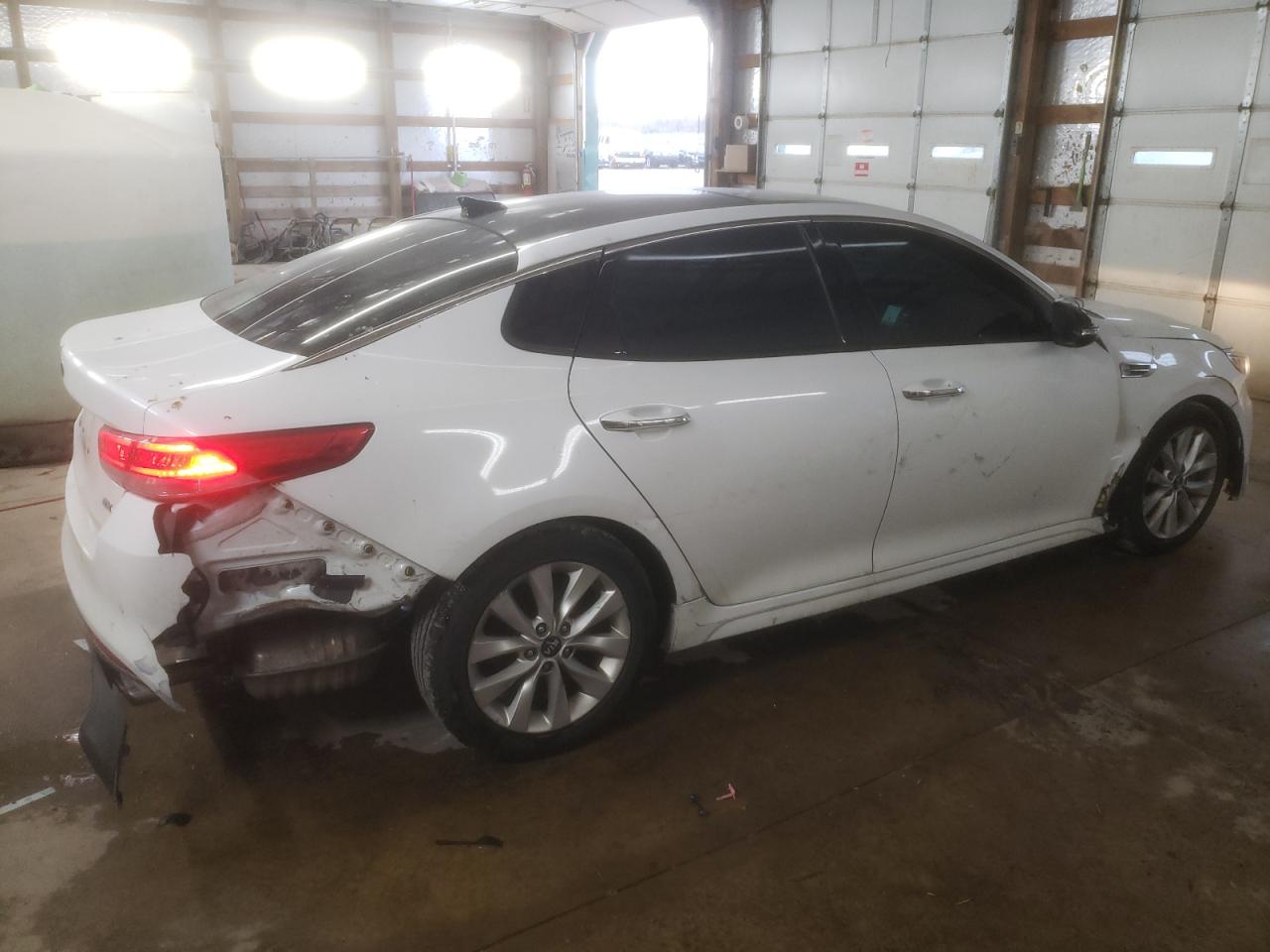 VIN 5XXGU4L3XGG012147 2016 KIA OPTIMA no.3