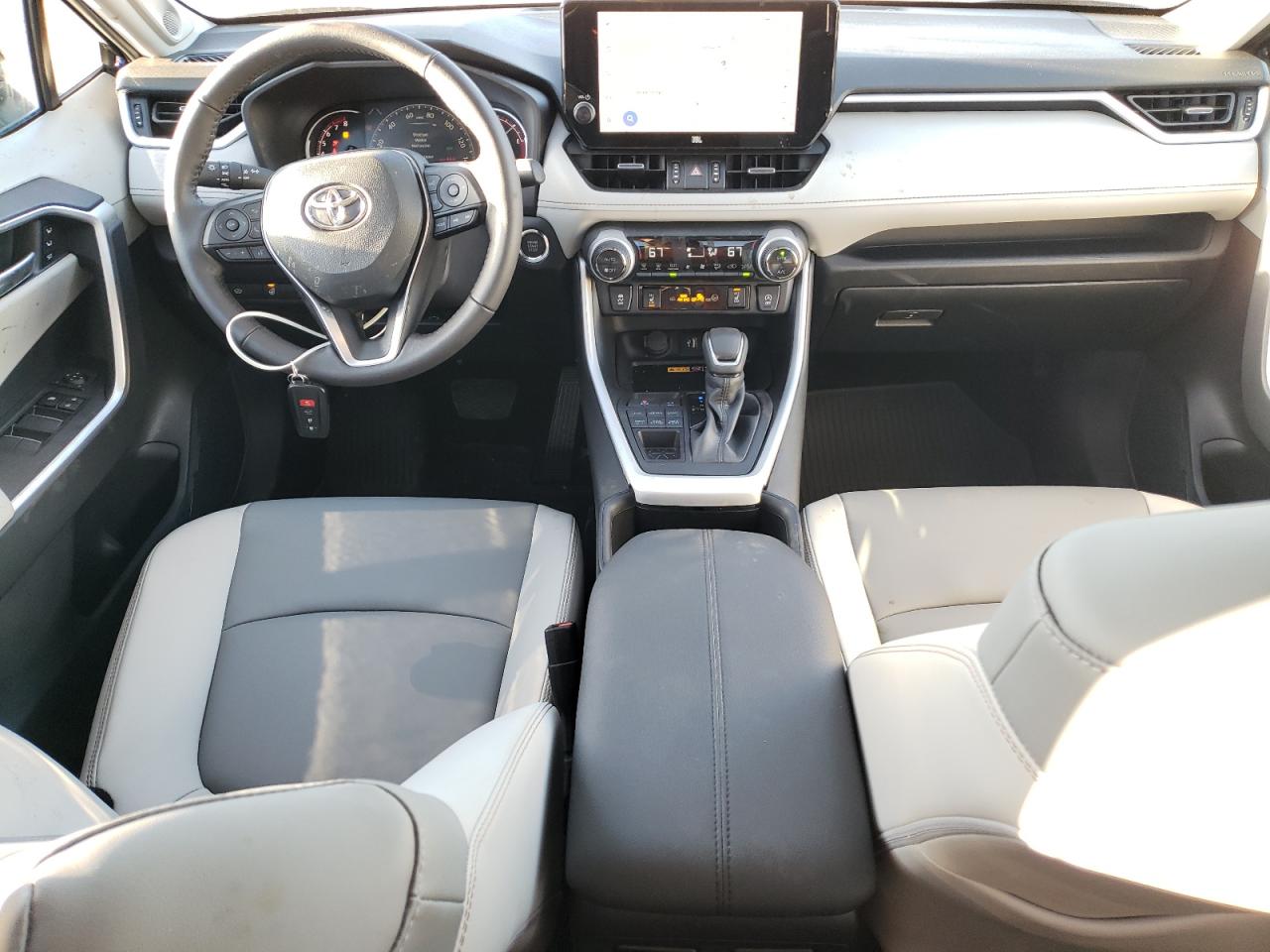 2024 Toyota RAV 4 - Image 8