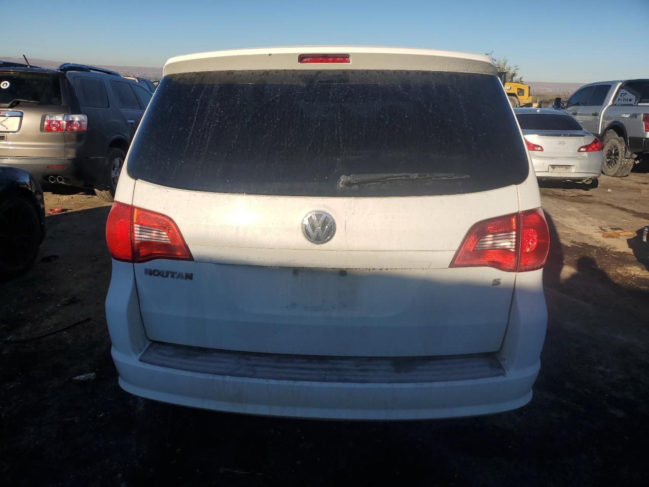 2012 Volkswagen Routan S VIN: 2C4RVAAGXCR136012 Lot: 79728944