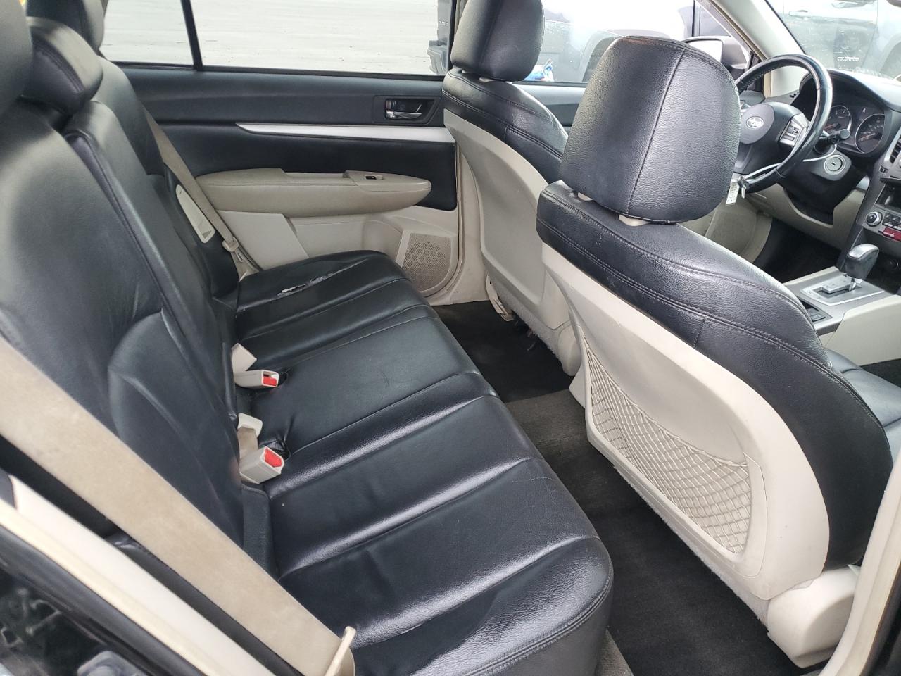 2013 Subaru Outback - Image 10